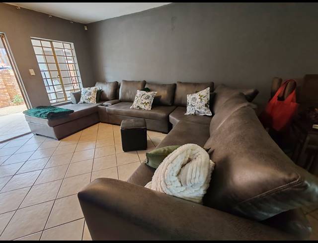 3 BEDROOM TOWNHOUSE TO LET IN CELTISDAL